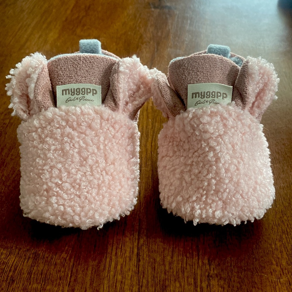 NWOT Fuzzy Bunny First Walkers